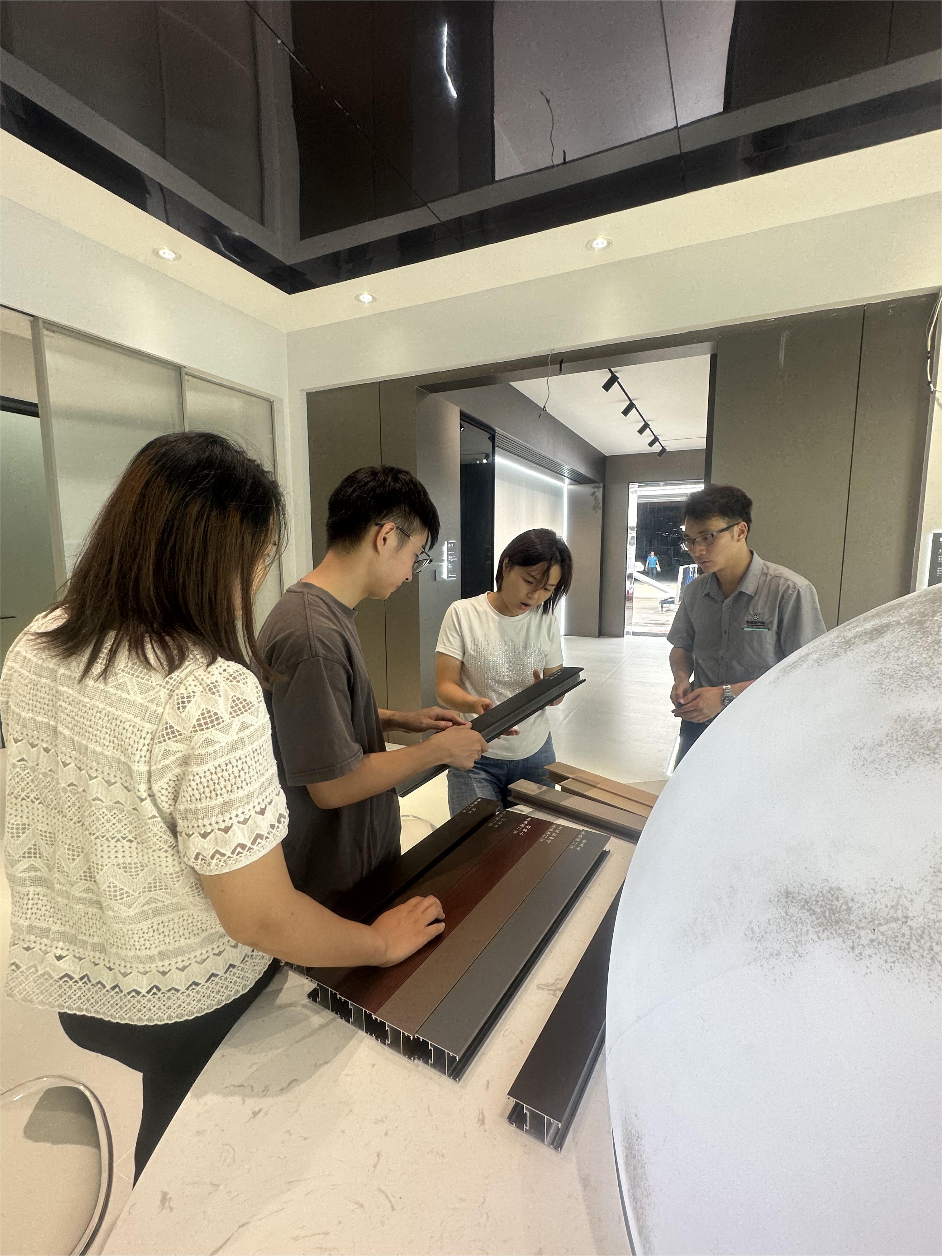 鑫簡(jiǎn)一門(mén)窗